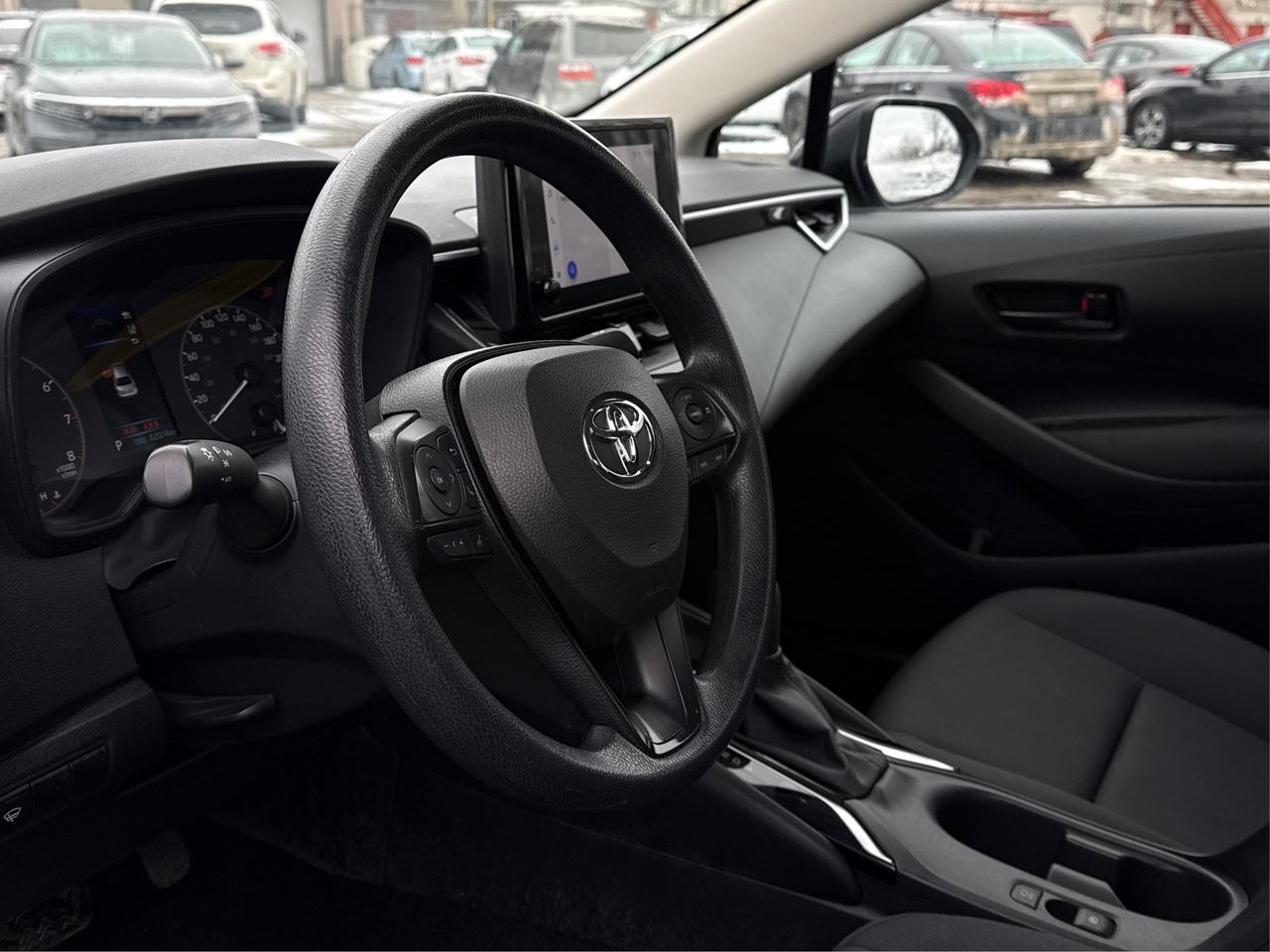 2023 Toyota Corolla LE CLEAN LOW KM MUST SEE WE FINANCE ALL CREDIT! Photo