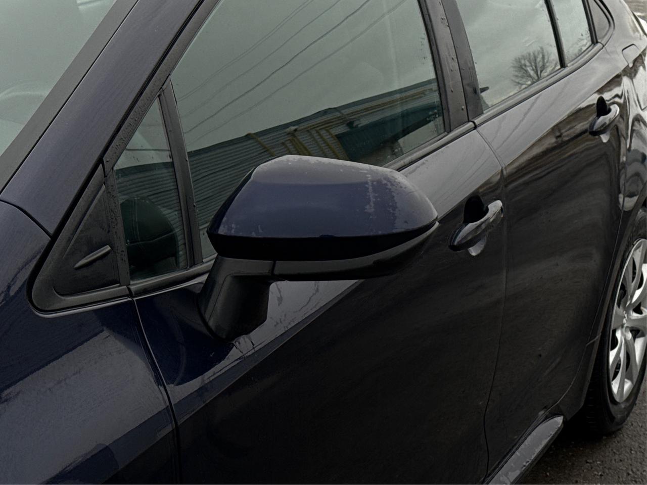 2023 Toyota Corolla LE CLEAN LOW KM MUST SEE WE FINANCE ALL CREDIT! Photo