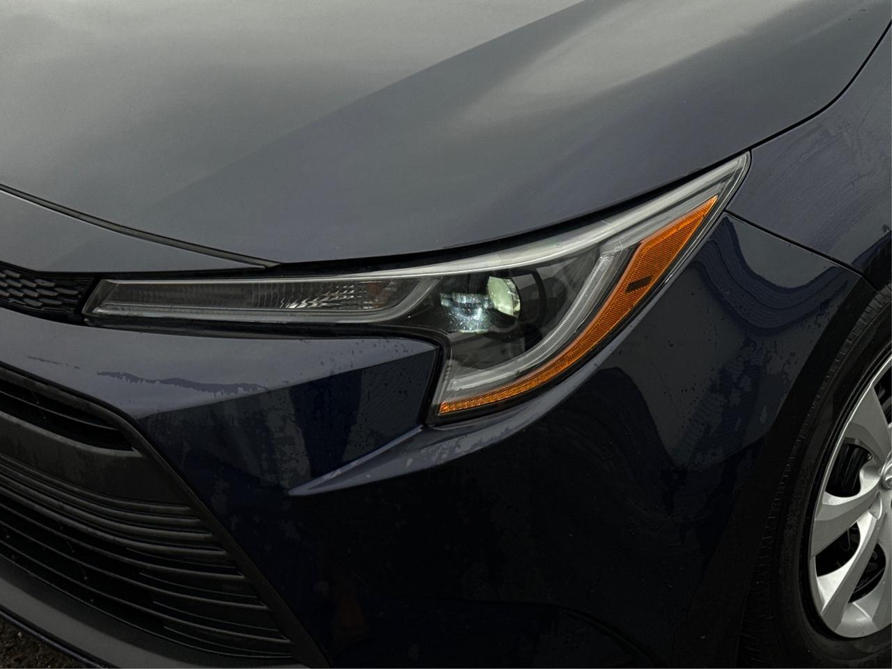 2023 Toyota Corolla LE CLEAN LOW KM MUST SEE WE FINANCE ALL CREDIT! Photo