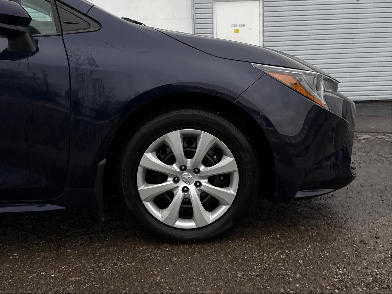 2023 Toyota Corolla LE CLEAN LOW KM MUST SEE WE FINANCE ALL CREDIT! Photo