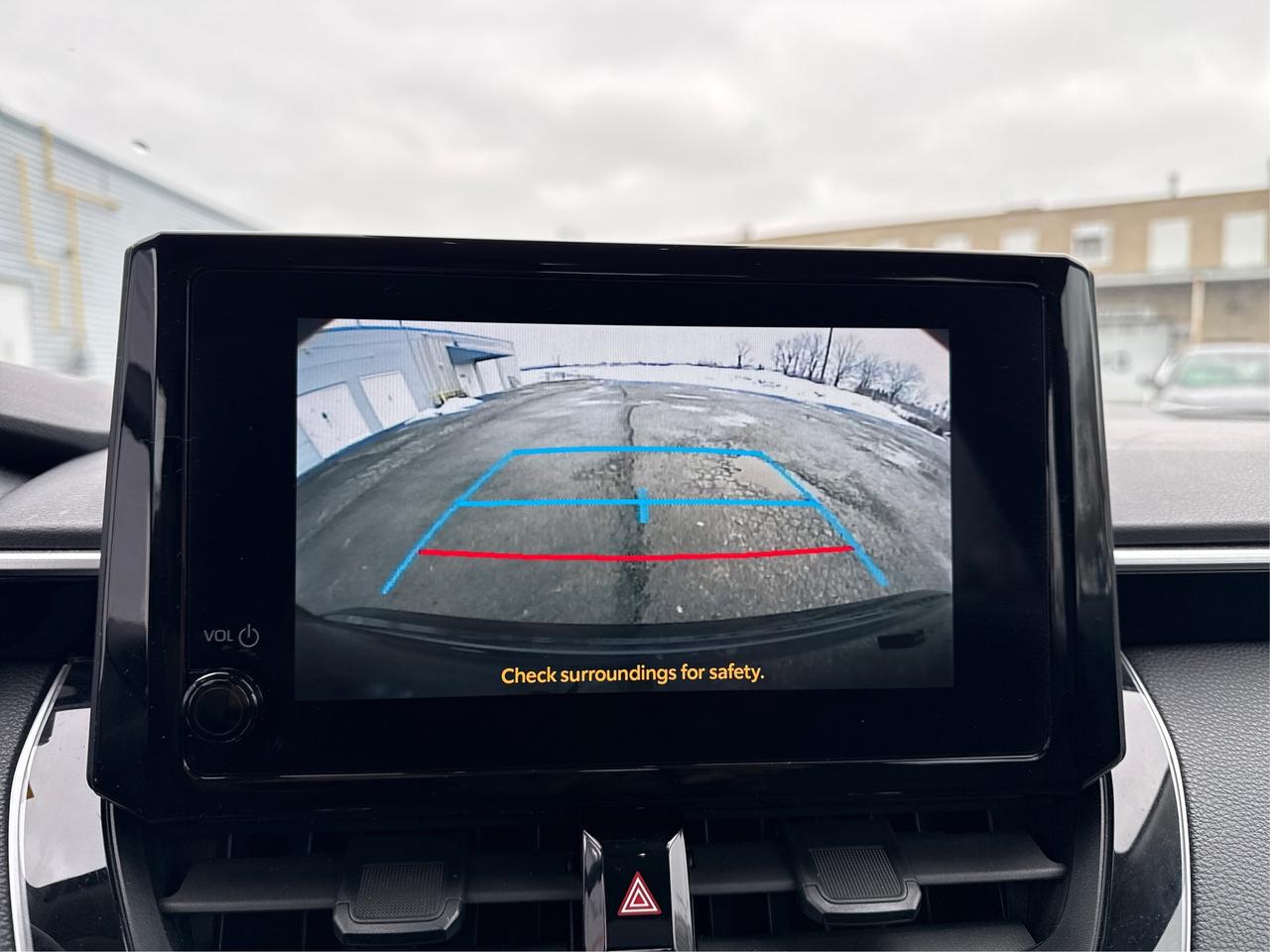 2023 Toyota Corolla LE CLEAN LOW KM MUST SEE WE FINANCE ALL CREDIT! Photo