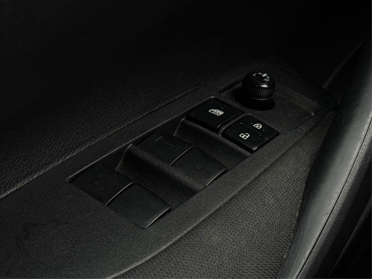 2023 Toyota Corolla LE CLEAN LOW KM MUST SEE WE FINANCE ALL CREDIT! Photo