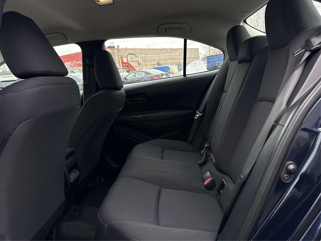 2023 Toyota Corolla LE CLEAN LOW KM MUST SEE WE FINANCE ALL CREDIT! Photo