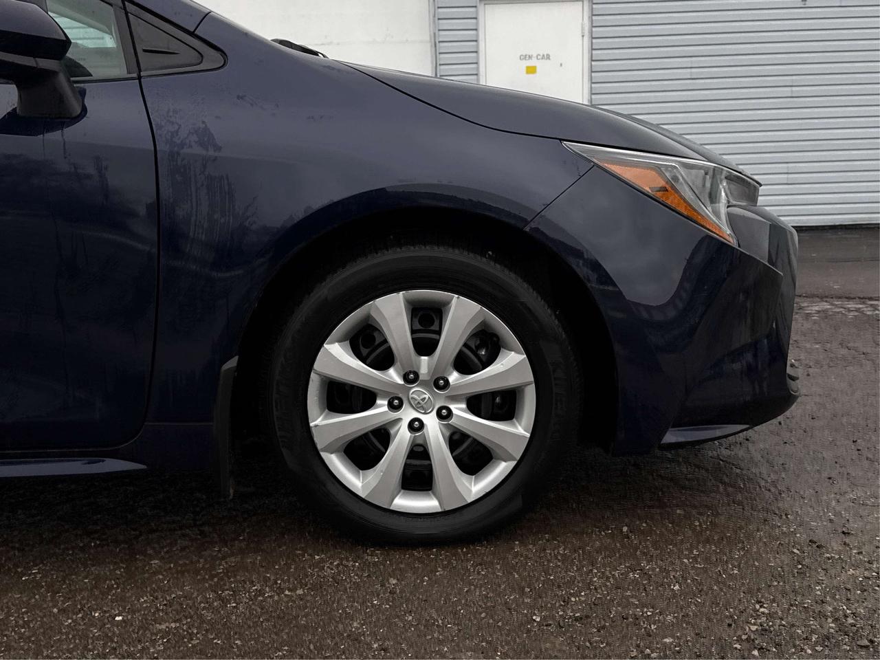 2023 Toyota Corolla LE CLEAN LOW KM MUST SEE WE FINANCE ALL CREDIT! Photo