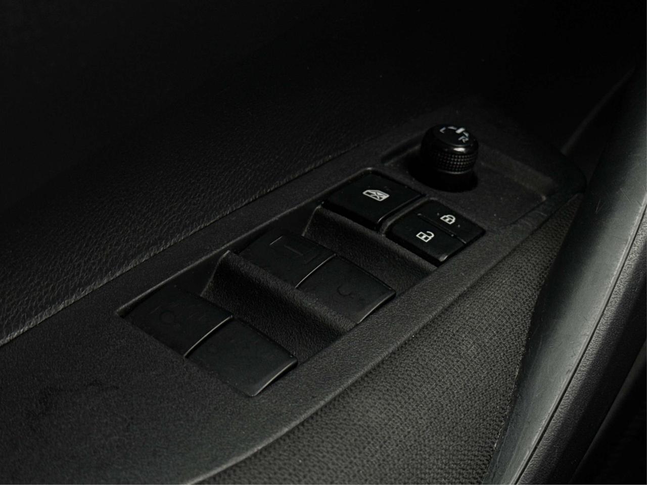 2023 Toyota Corolla LE CLEAN LOW KM MUST SEE WE FINANCE ALL CREDIT! Photo