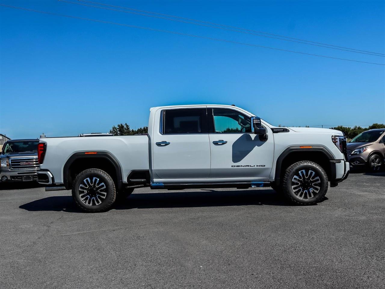 2025 GMC SIERRA 2500HD 4WD Crew Cab Standard Box Denali Ultimate Photo