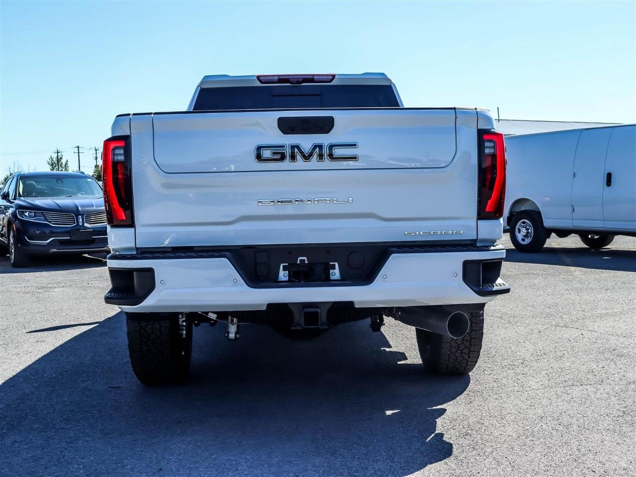 2025 GMC SIERRA 2500HD 4WD Crew Cab Standard Box Denali Ultimate Photo3