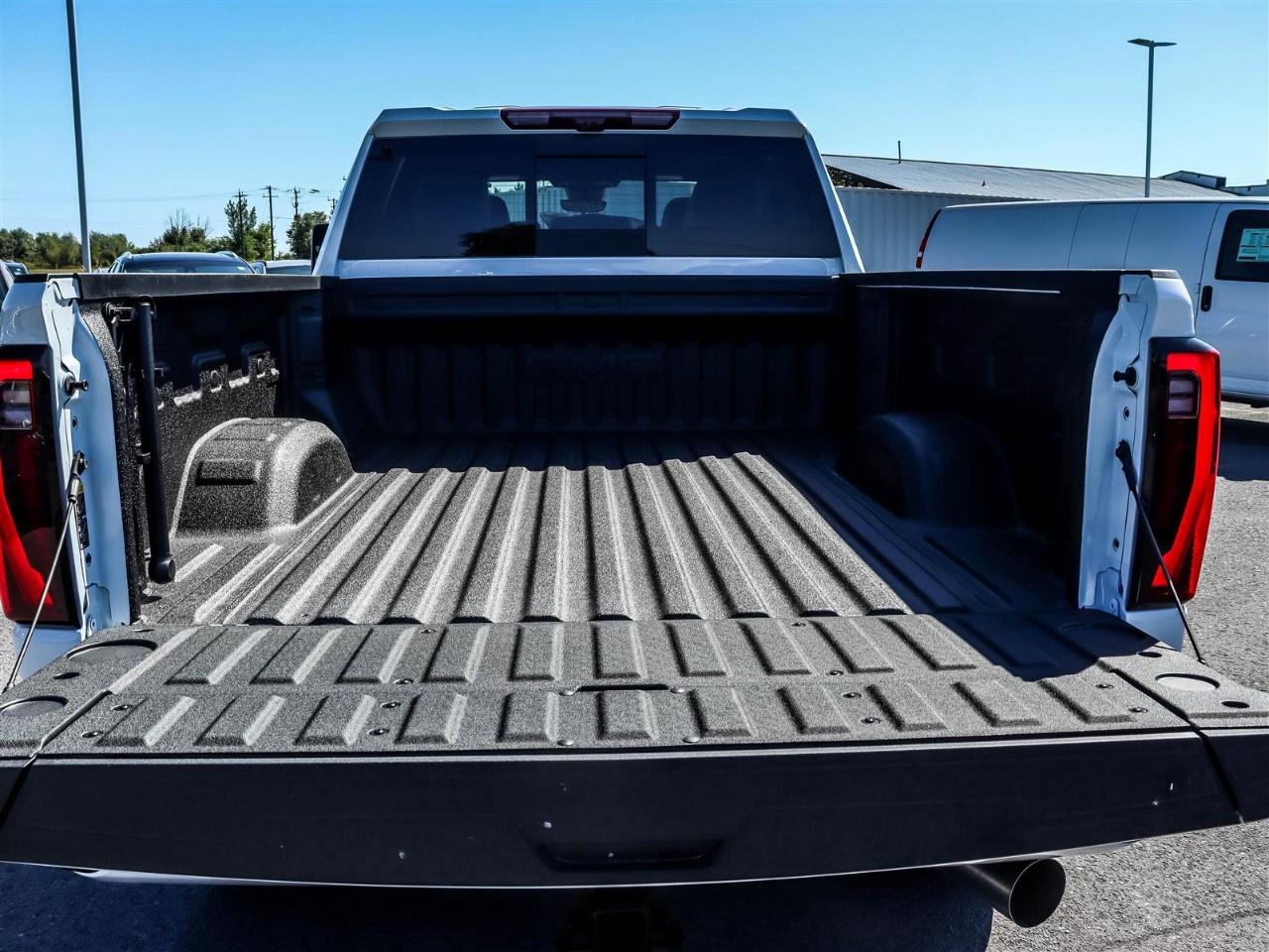 2025 GMC SIERRA 2500HD 4WD Crew Cab Standard Box Denali Ultimate Photo