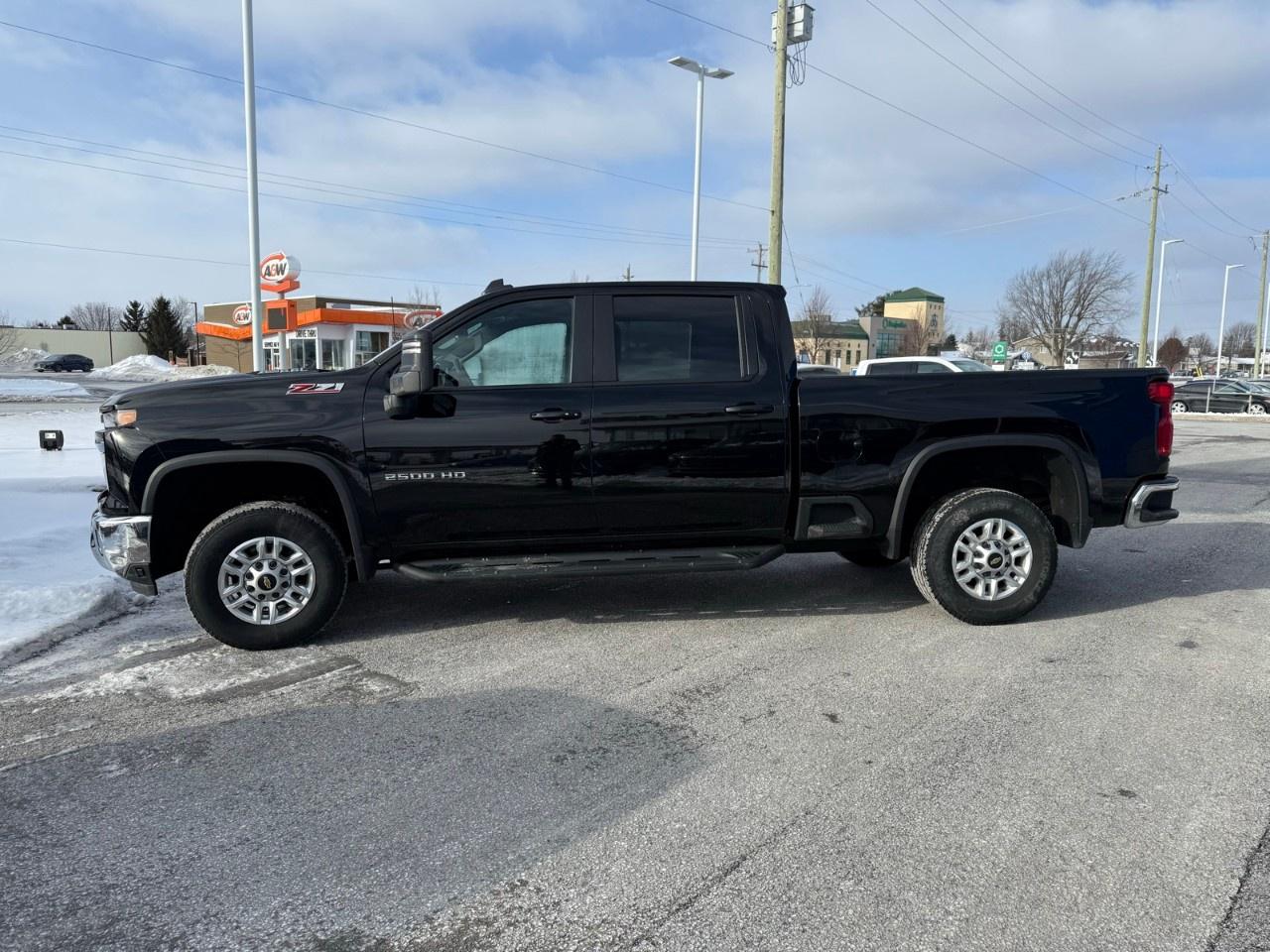 2024 Chevrolet SILVERADO 2500HD 4WD Crew Cab Standard Box LT Photo
