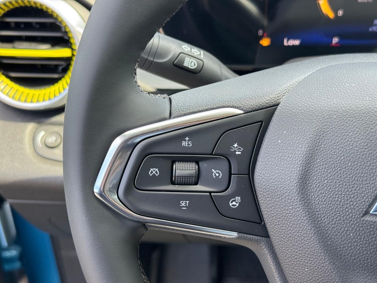 2025 Chevrolet Trax FWD 4dr ACTIV Photo