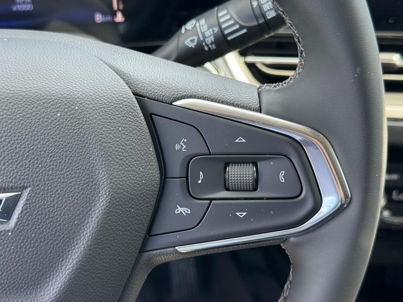 2025 Chevrolet Trax FWD 4dr ACTIV Photo