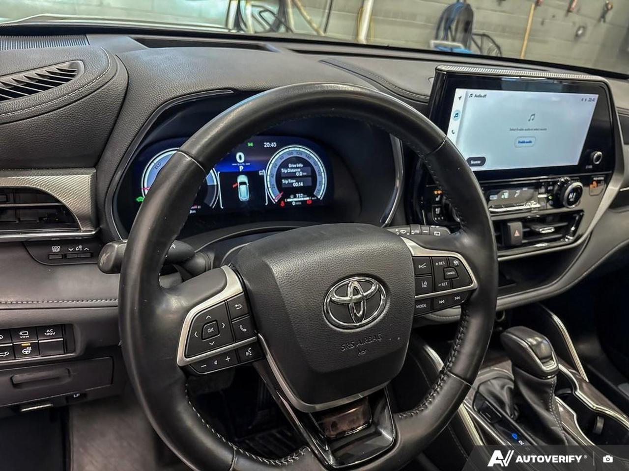 2023 Toyota Highlander Hybrid Limited 4dr All-Wheel Drive Photo