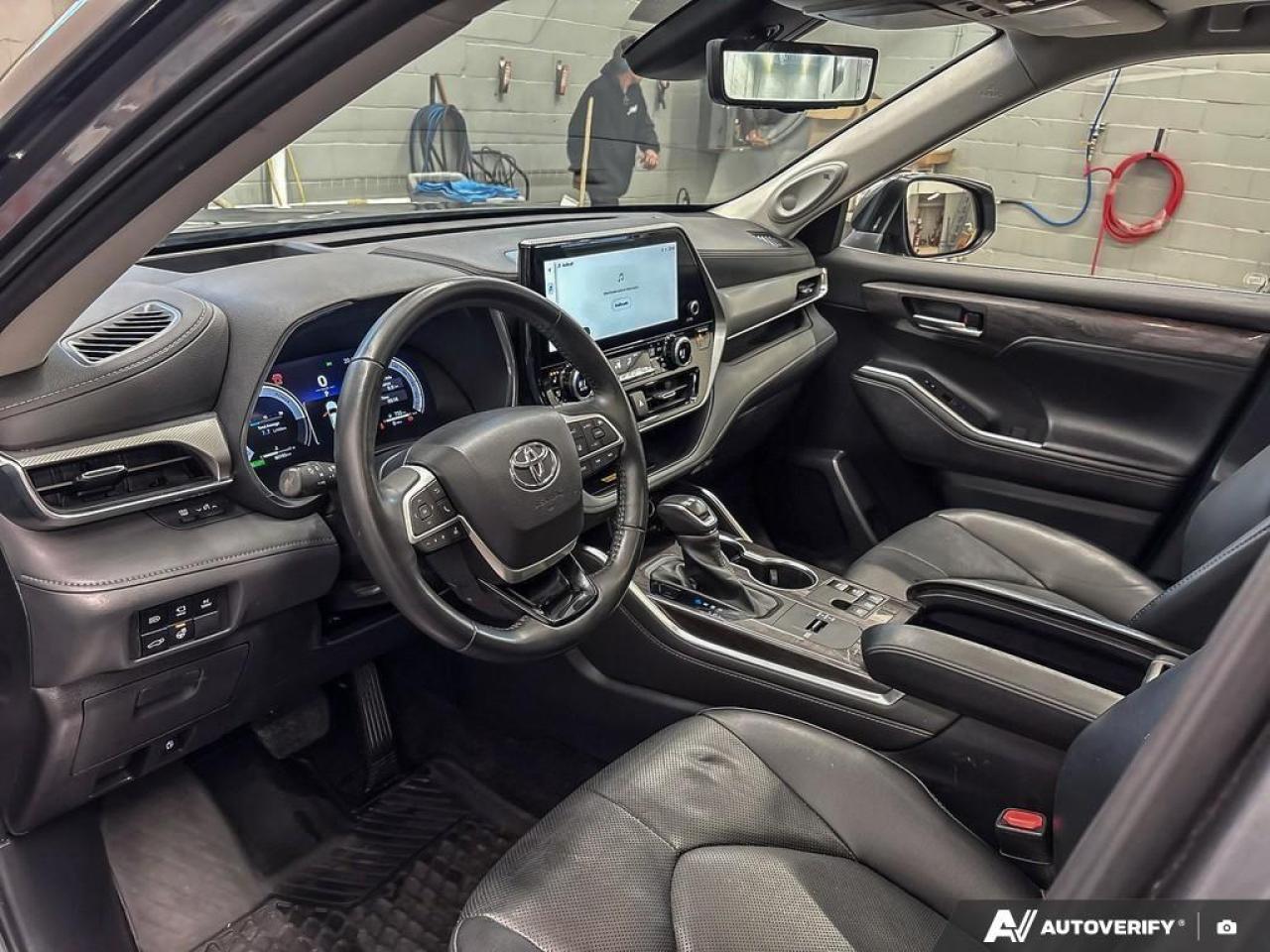 2023 Toyota Highlander Hybrid Limited 4dr All-Wheel Drive Photo