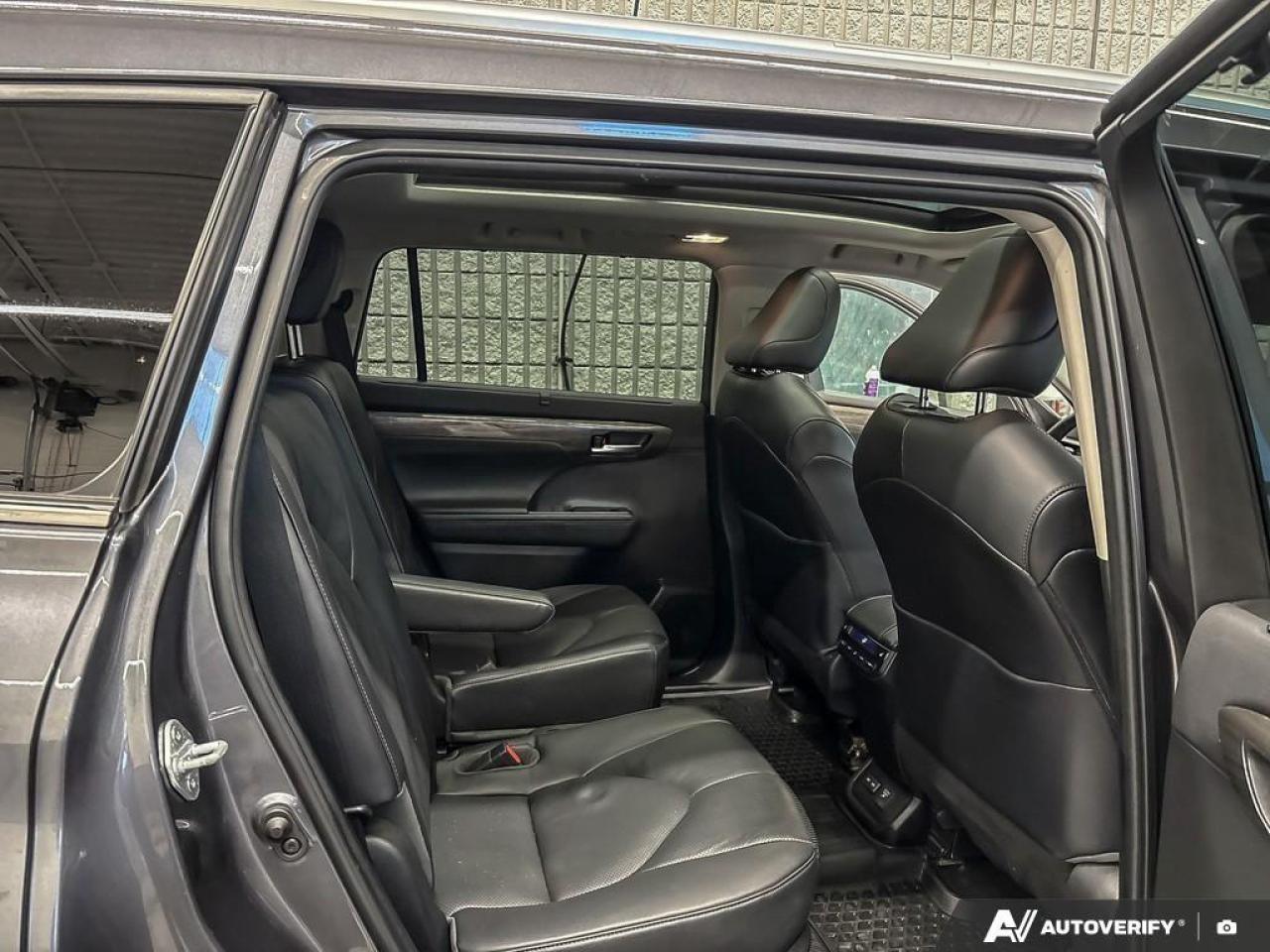 2023 Toyota Highlander Hybrid Limited 4dr All-Wheel Drive Photo