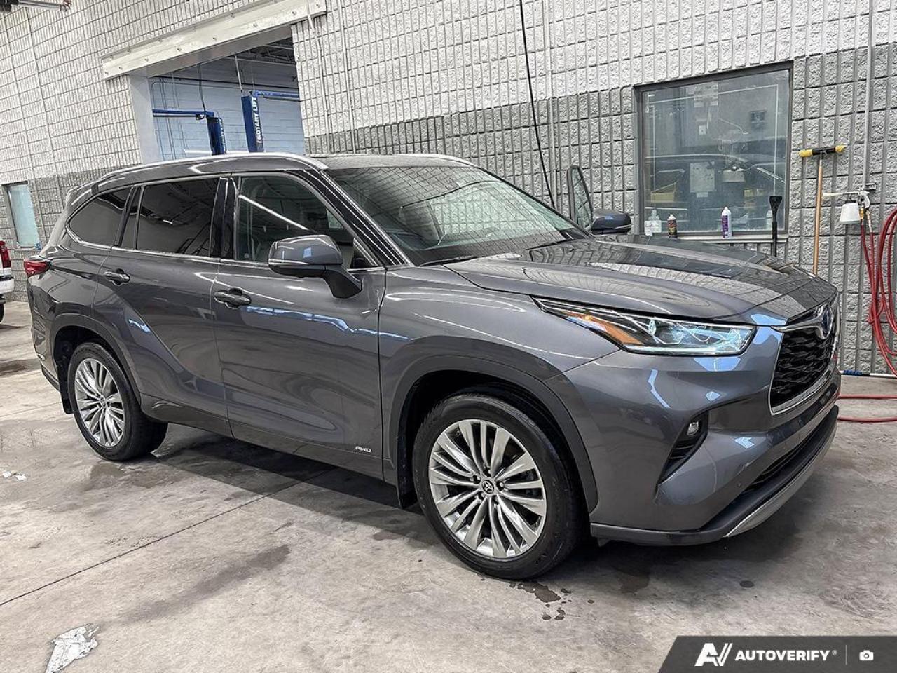 2023 Toyota Highlander Hybrid Limited 4dr All-Wheel Drive Photo