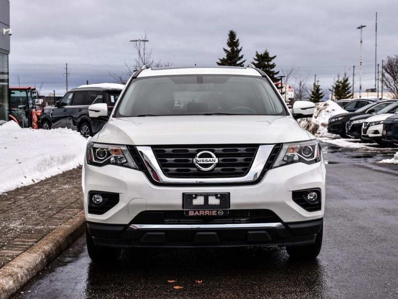 2018 Nissan Pathfinder  Photo2