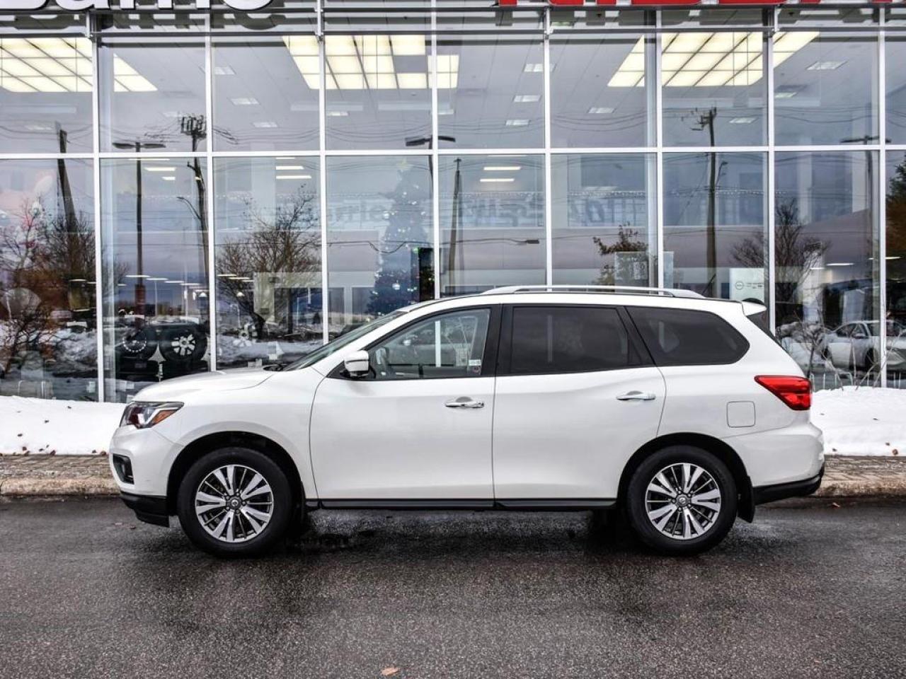 2018 Nissan Pathfinder  Photo3