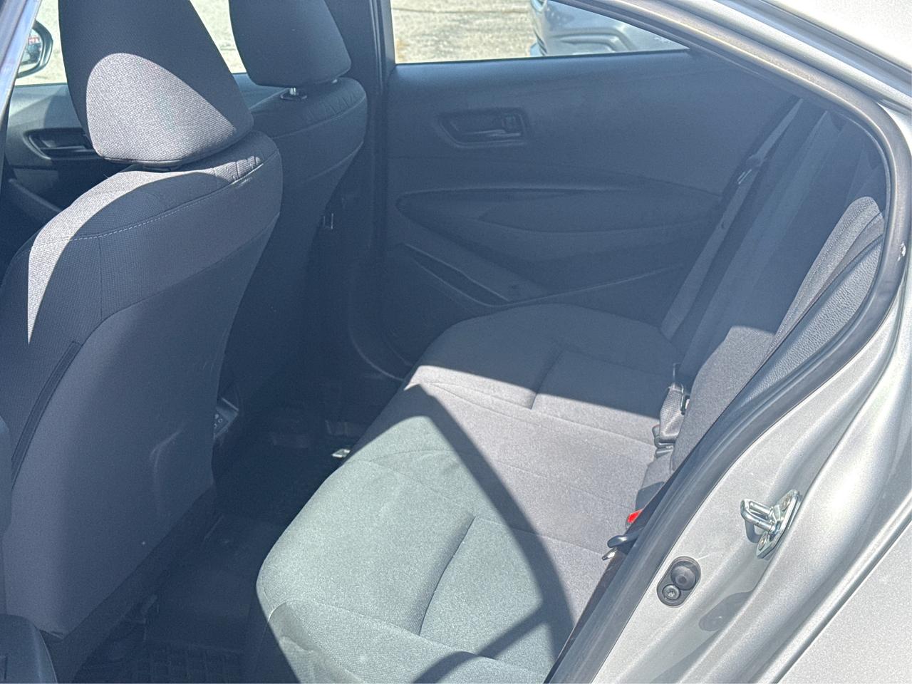 2023 Toyota Corolla LE CLEAN LOW KM MUST SEE WE FINANCE ALL CREDIT! Photo