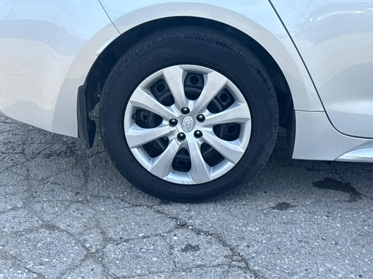 2023 Toyota Corolla LE CLEAN LOW KM MUST SEE WE FINANCE ALL CREDIT! Photo