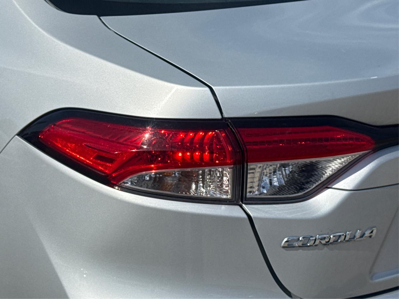 2023 Toyota Corolla LE CLEAN LOW KM MUST SEE WE FINANCE ALL CREDIT! Photo