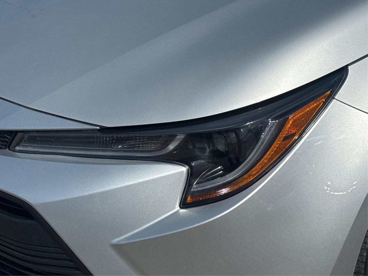 2023 Toyota Corolla LE CLEAN LOW KM MUST SEE WE FINANCE ALL CREDIT! Photo