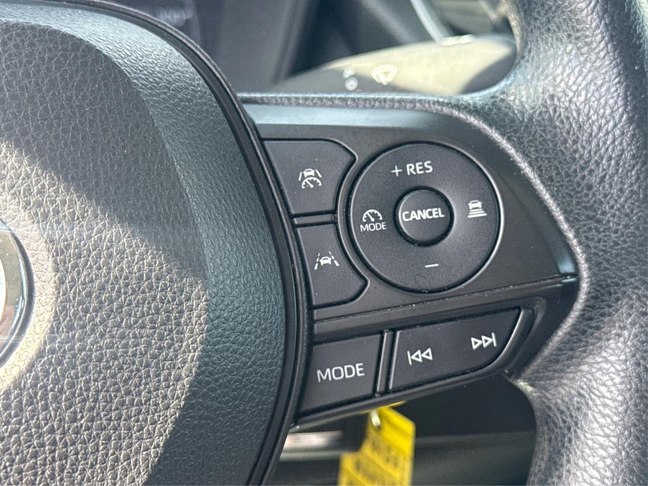 2023 Toyota Corolla LE CLEAN LOW KM MUST SEE WE FINANCE ALL CREDIT! Photo