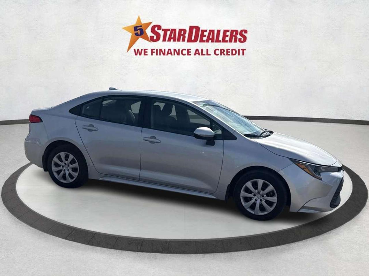 2023 Toyota Corolla LE CLEAN LOW KM MUST SEE WE FINANCE ALL CREDIT! Photo