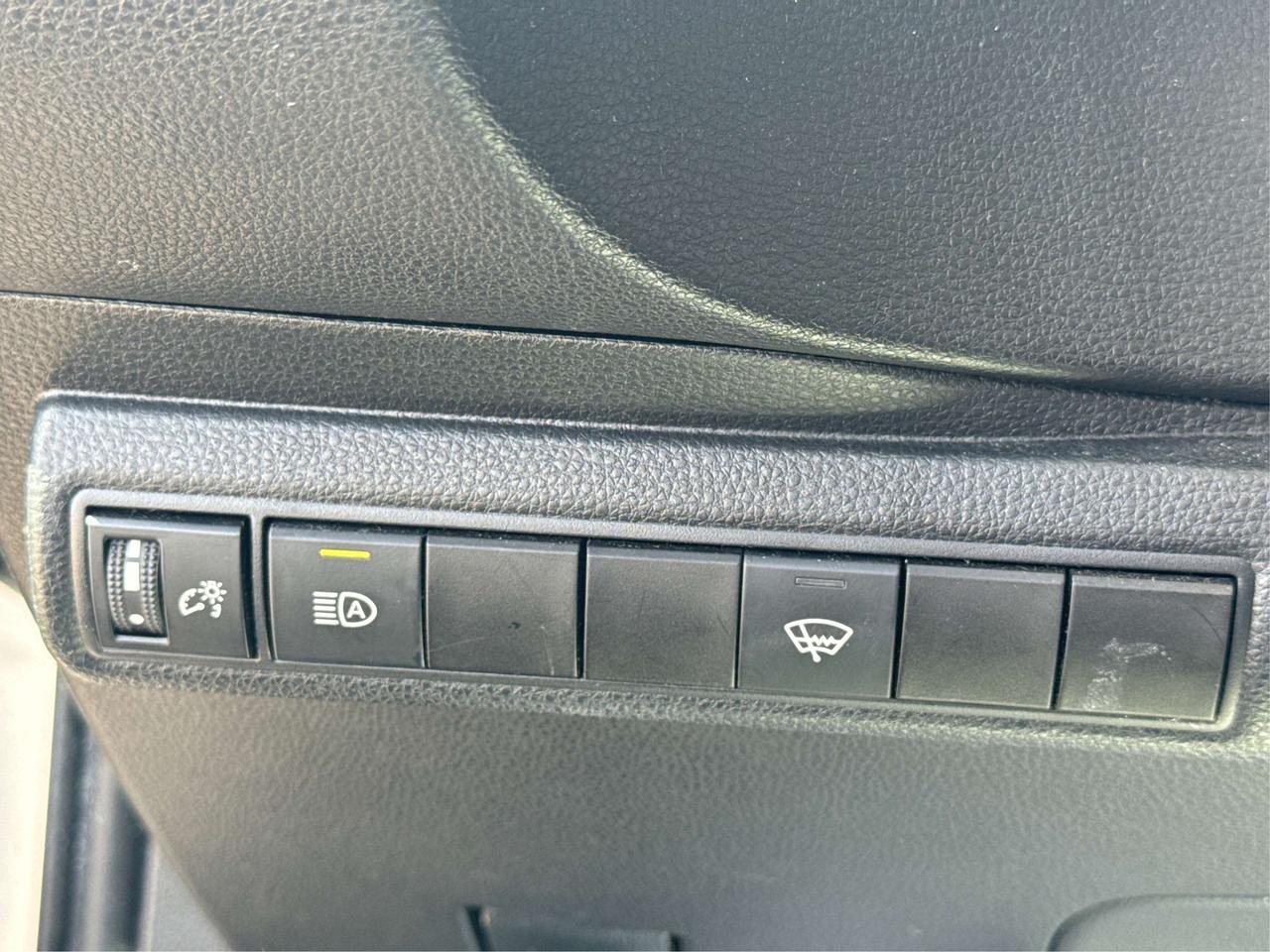 2023 Toyota Corolla LE CLEAN LOW KM MUST SEE WE FINANCE ALL CREDIT! Photo