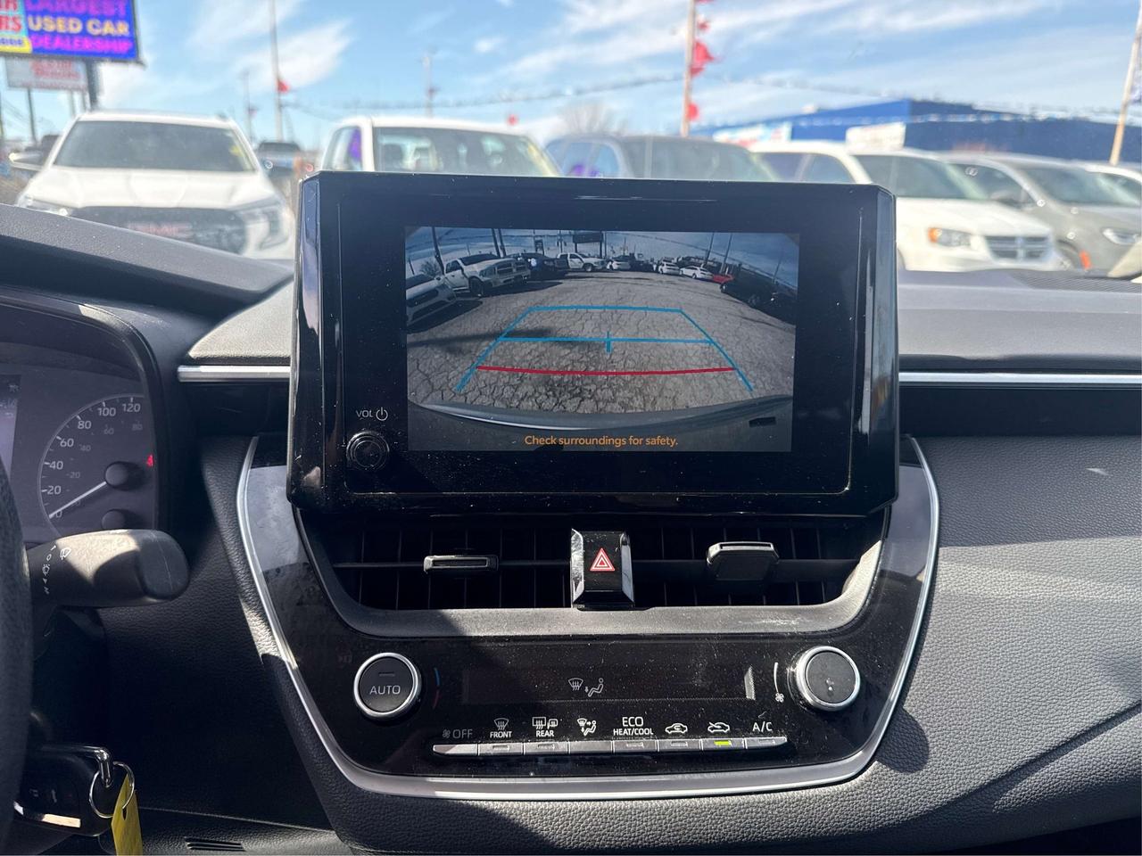 2023 Toyota Corolla LE CLEAN LOW KM MUST SEE WE FINANCE ALL CREDIT! Photo