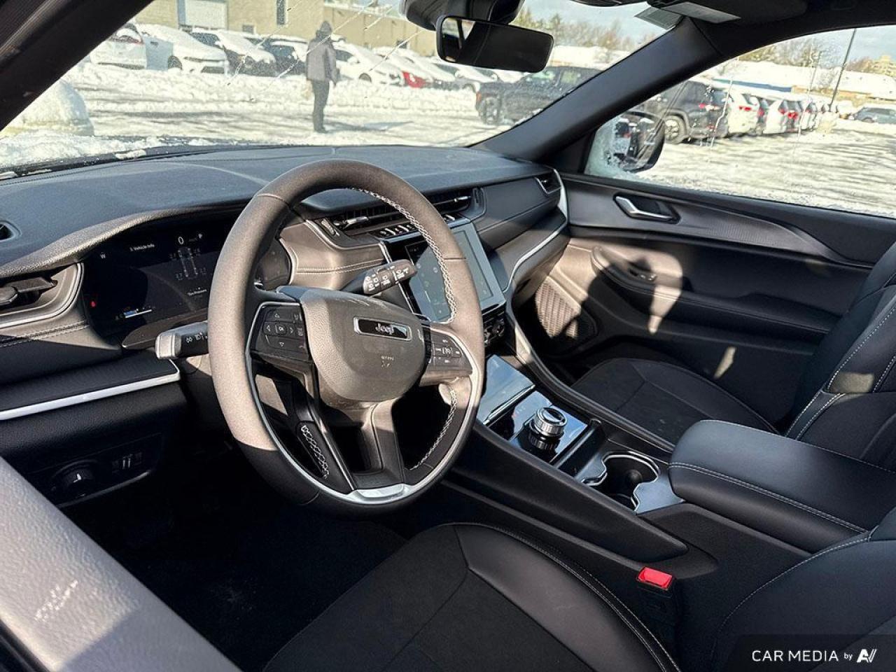 2025 Jeep Grand Cherokee Laredo 4dr 4x4 Photo