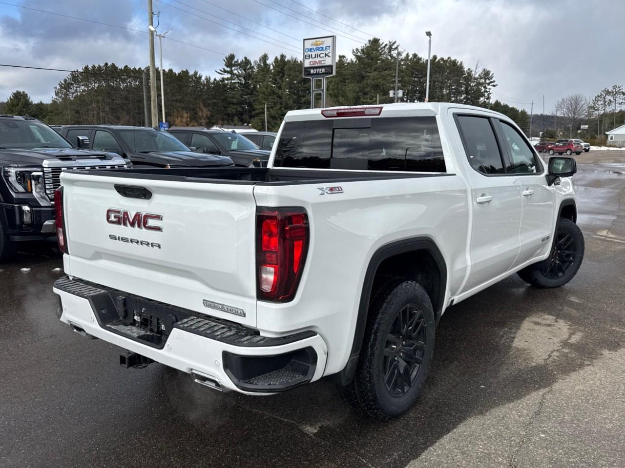 2026 GMC Sierra 1500 Crew Cab Short Box 4-Wheel Drive Elevation Photo4