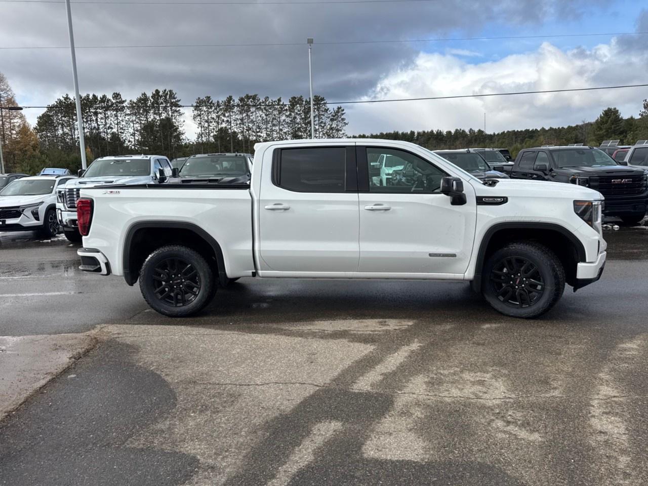 2026 GMC Sierra 1500 Crew Cab Short Box 4-Wheel Drive Elevation Photo3