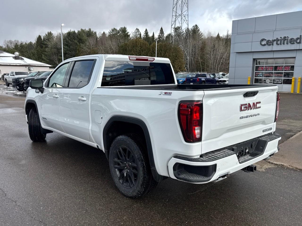 2026 GMC Sierra 1500 Crew Cab Short Box 4-Wheel Drive Elevation Photo4