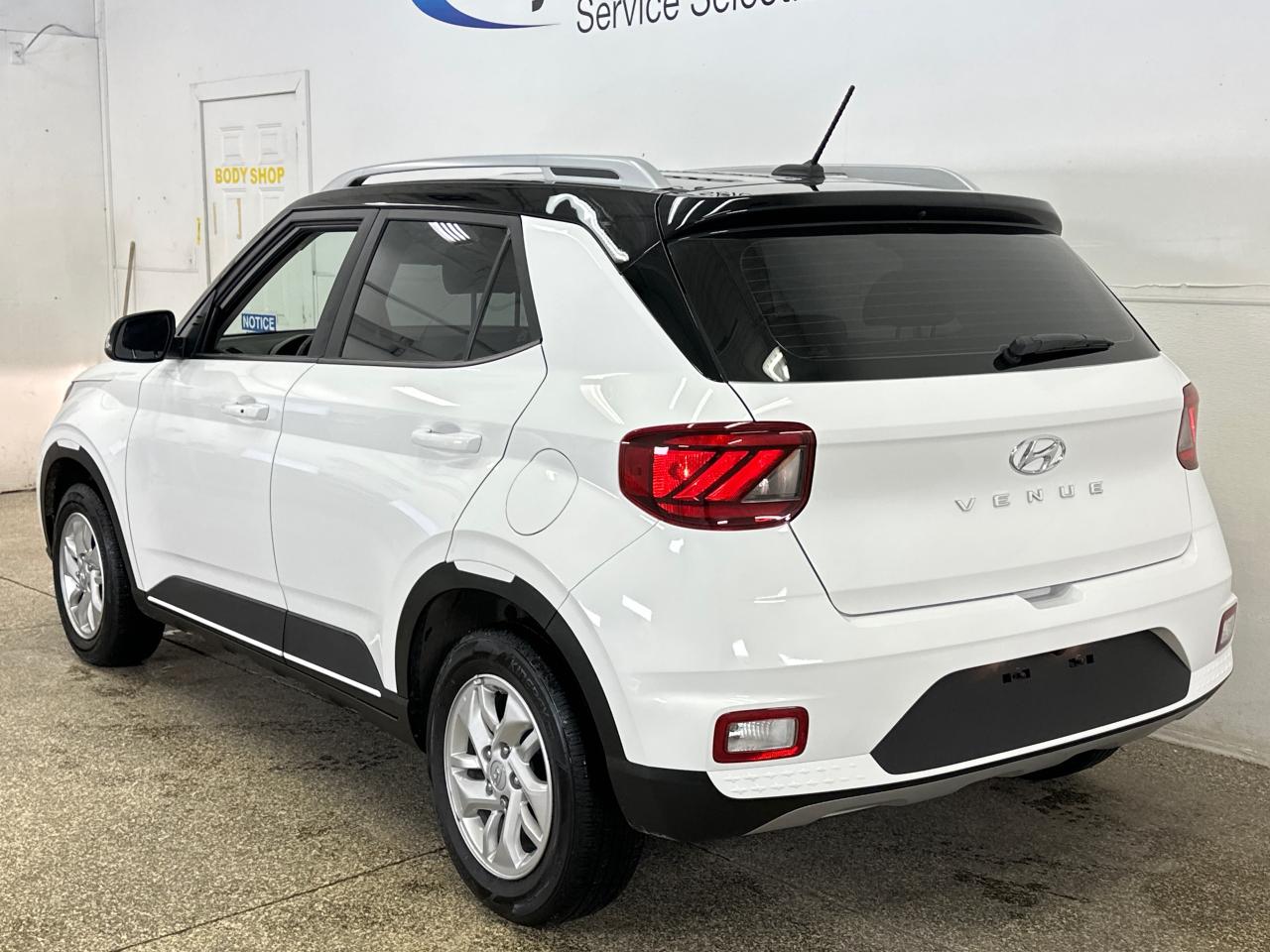 2025 Hyundai Venue Preferred w/Two-Tone 4dr Front-Wheel Drive Photo