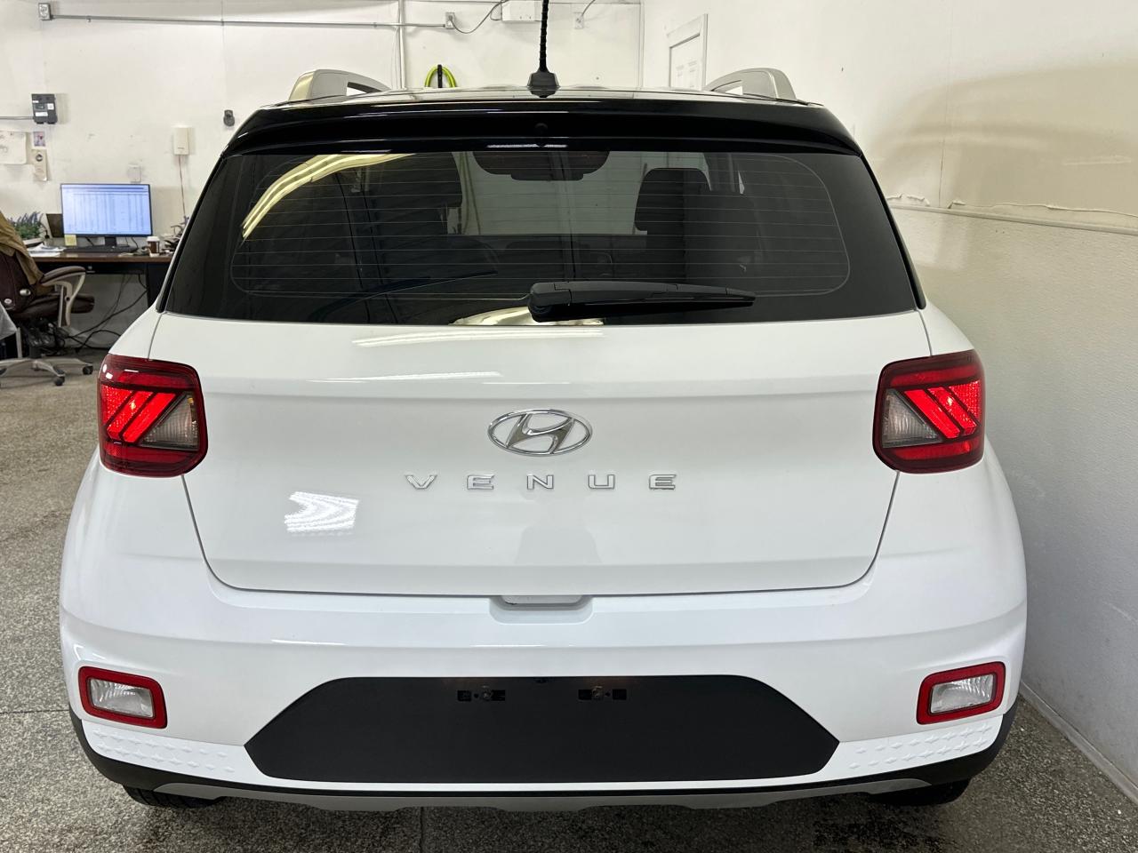 2025 Hyundai Venue Preferred w/Two-Tone 4dr Front-Wheel Drive Photo