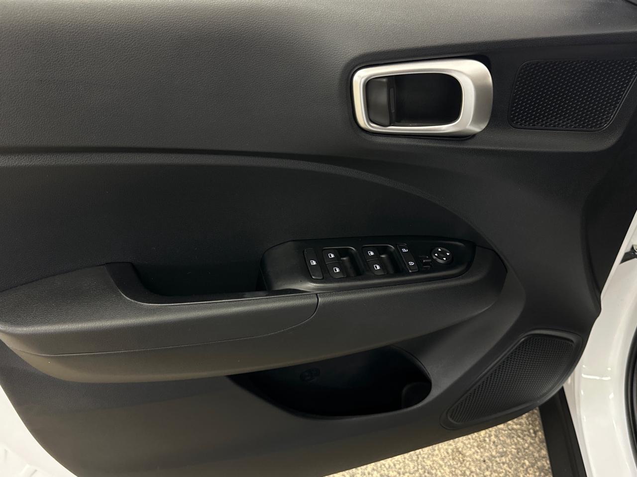 2025 Hyundai Venue Preferred w/Two-Tone 4dr Front-Wheel Drive Photo