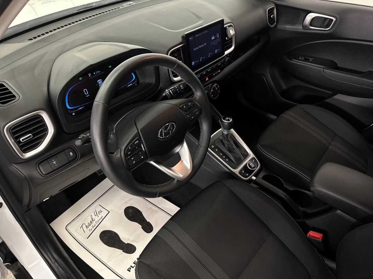 2025 Hyundai Venue Preferred w/Two-Tone 4dr Front-Wheel Drive Photo