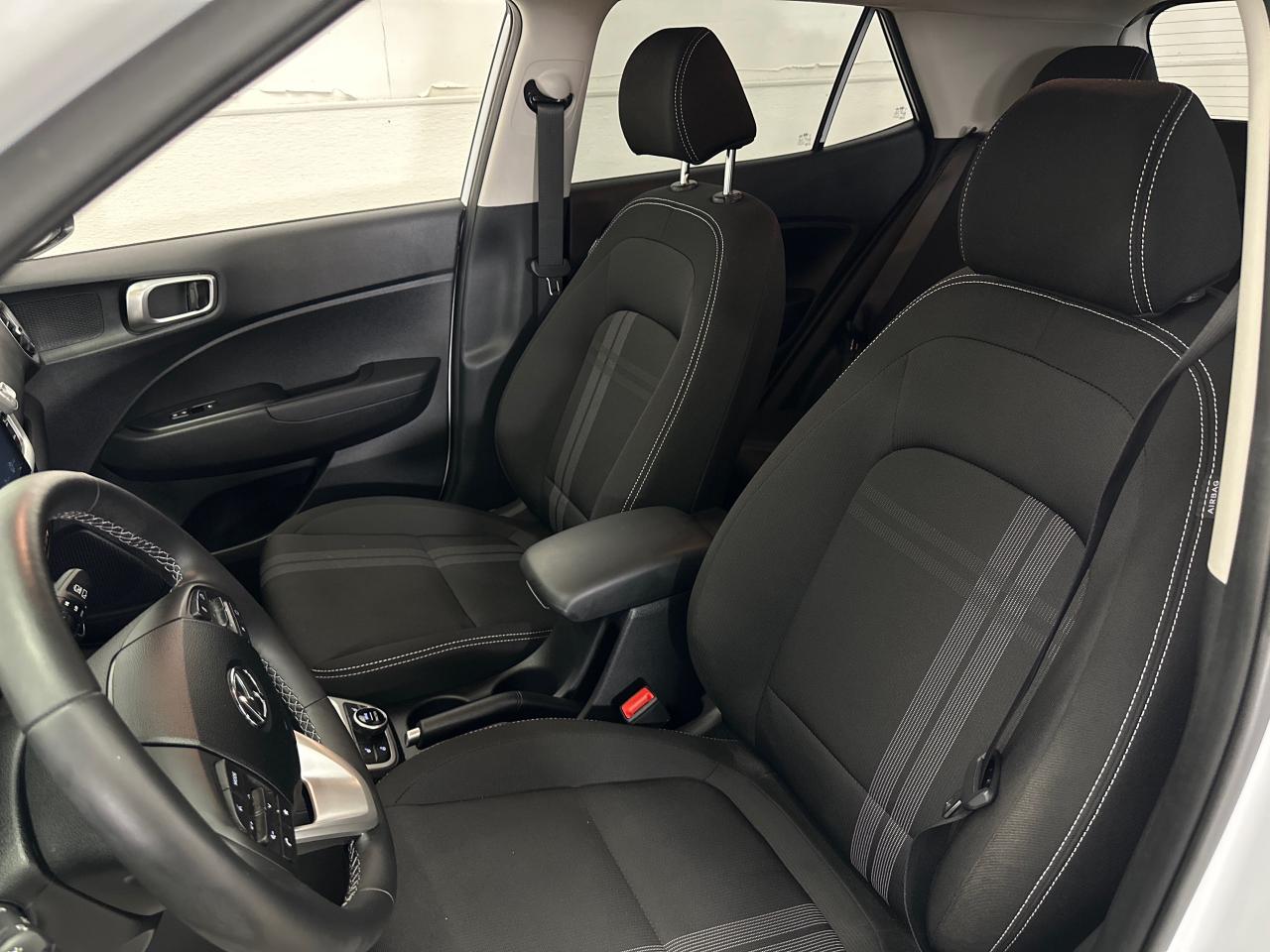 2025 Hyundai Venue Preferred w/Two-Tone 4dr Front-Wheel Drive Photo