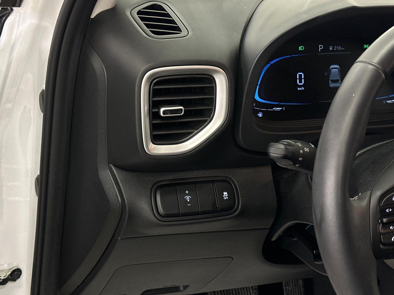 2025 Hyundai Venue Preferred w/Two-Tone 4dr Front-Wheel Drive Photo