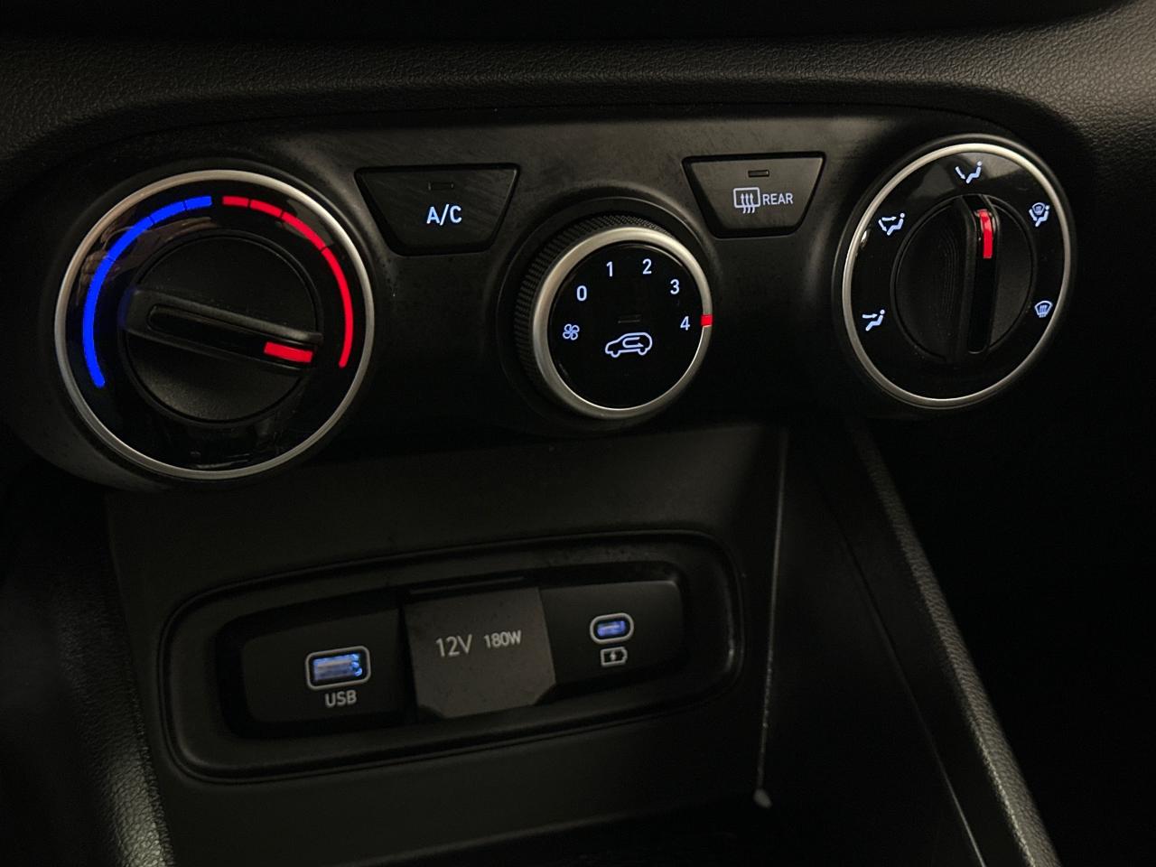 2025 Hyundai Venue Preferred w/Two-Tone 4dr Front-Wheel Drive Photo