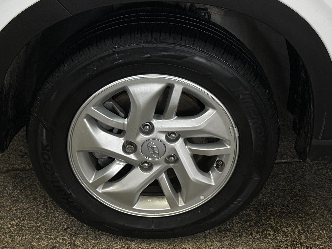 2025 Hyundai Venue Preferred w/Two-Tone 4dr Front-Wheel Drive Photo