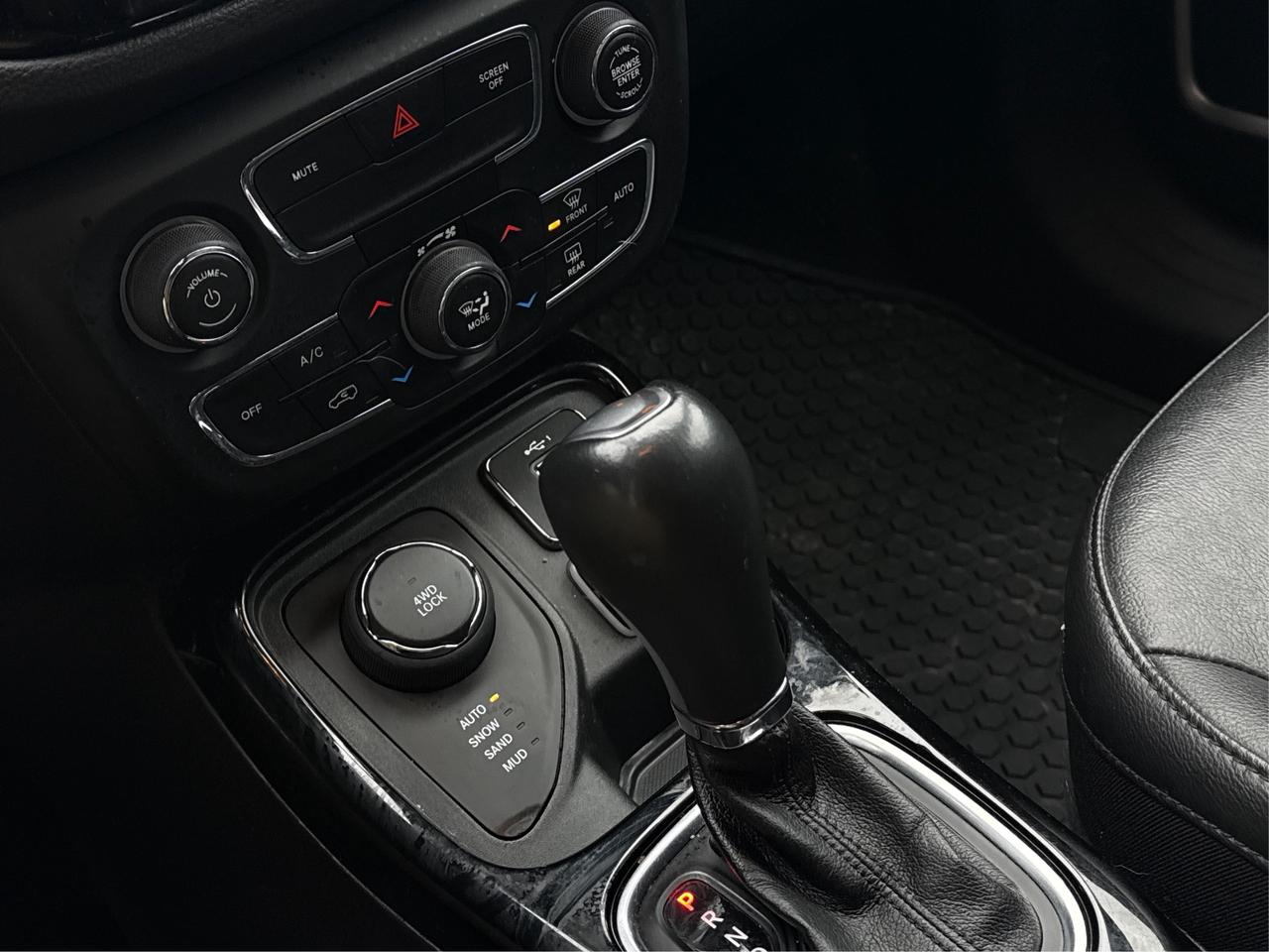 2021 Jeep Compass AWD LEATHER HEATED SEATS WE FINANCE ALL CREDIT! Photo