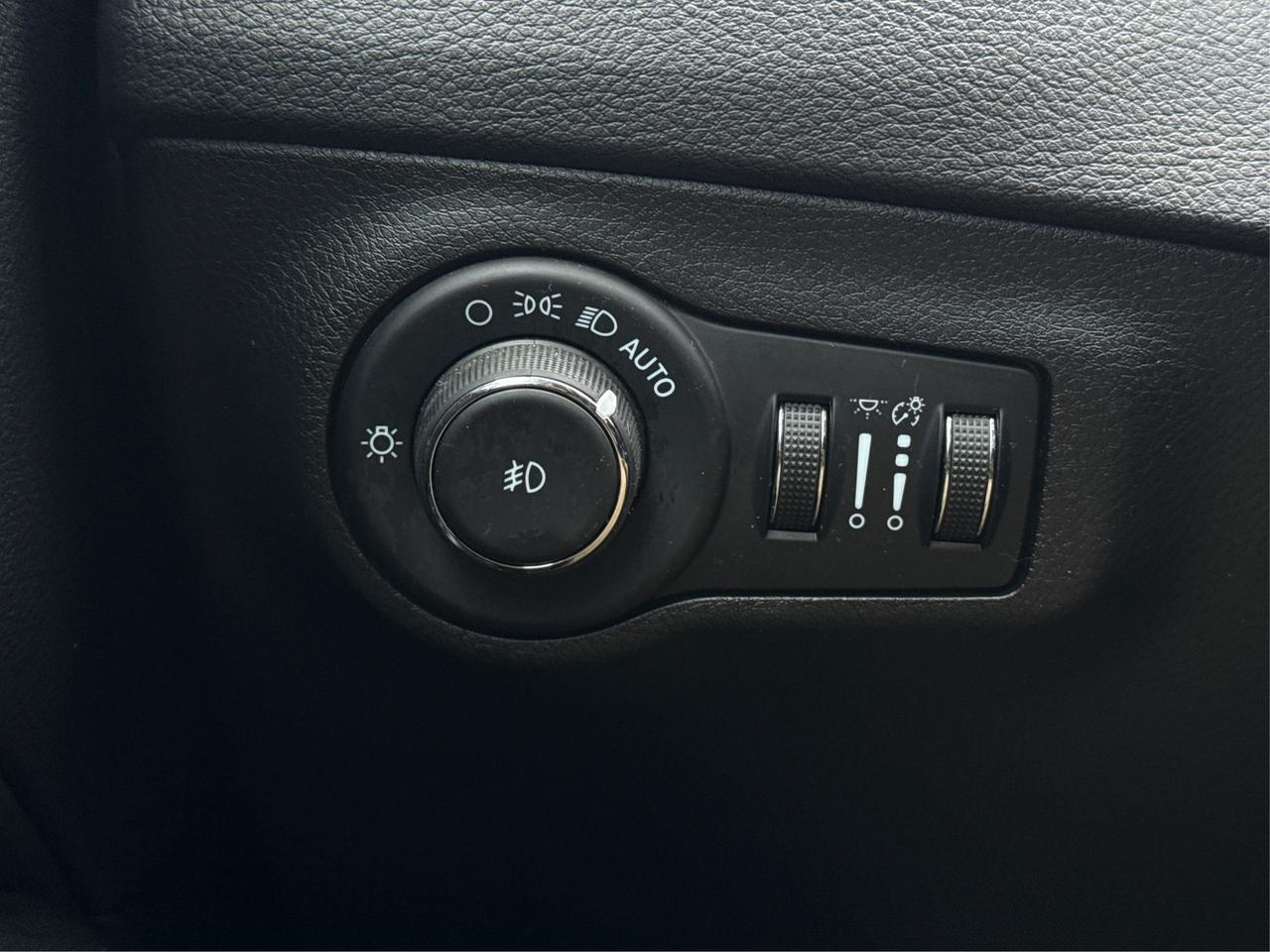 2021 Jeep Compass AWD LEATHER HEATED SEATS WE FINANCE ALL CREDIT! Photo