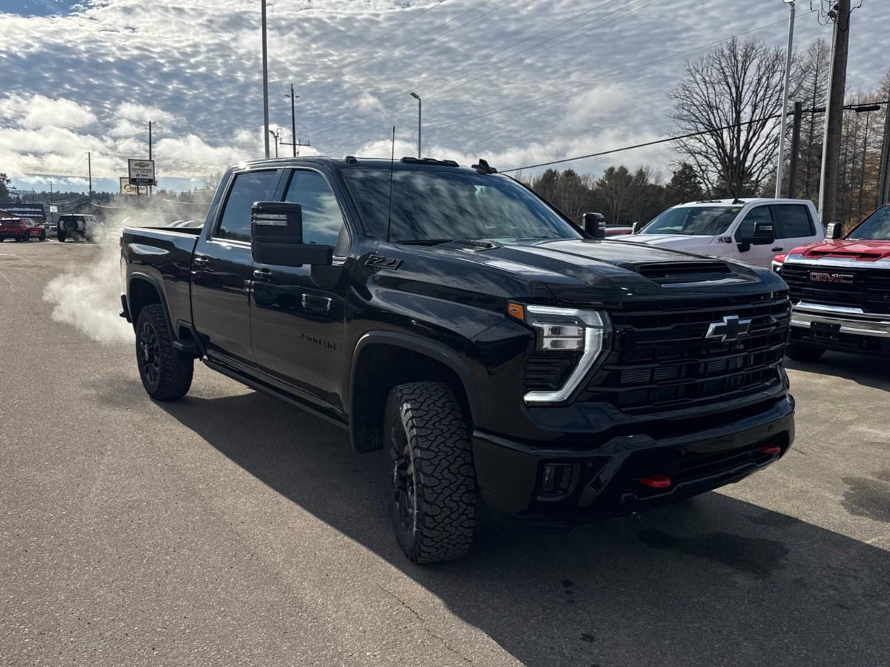2026 Chevrolet SILVERADO 2500HD 4WD Crew Cab Standard Box LTZ Photo2