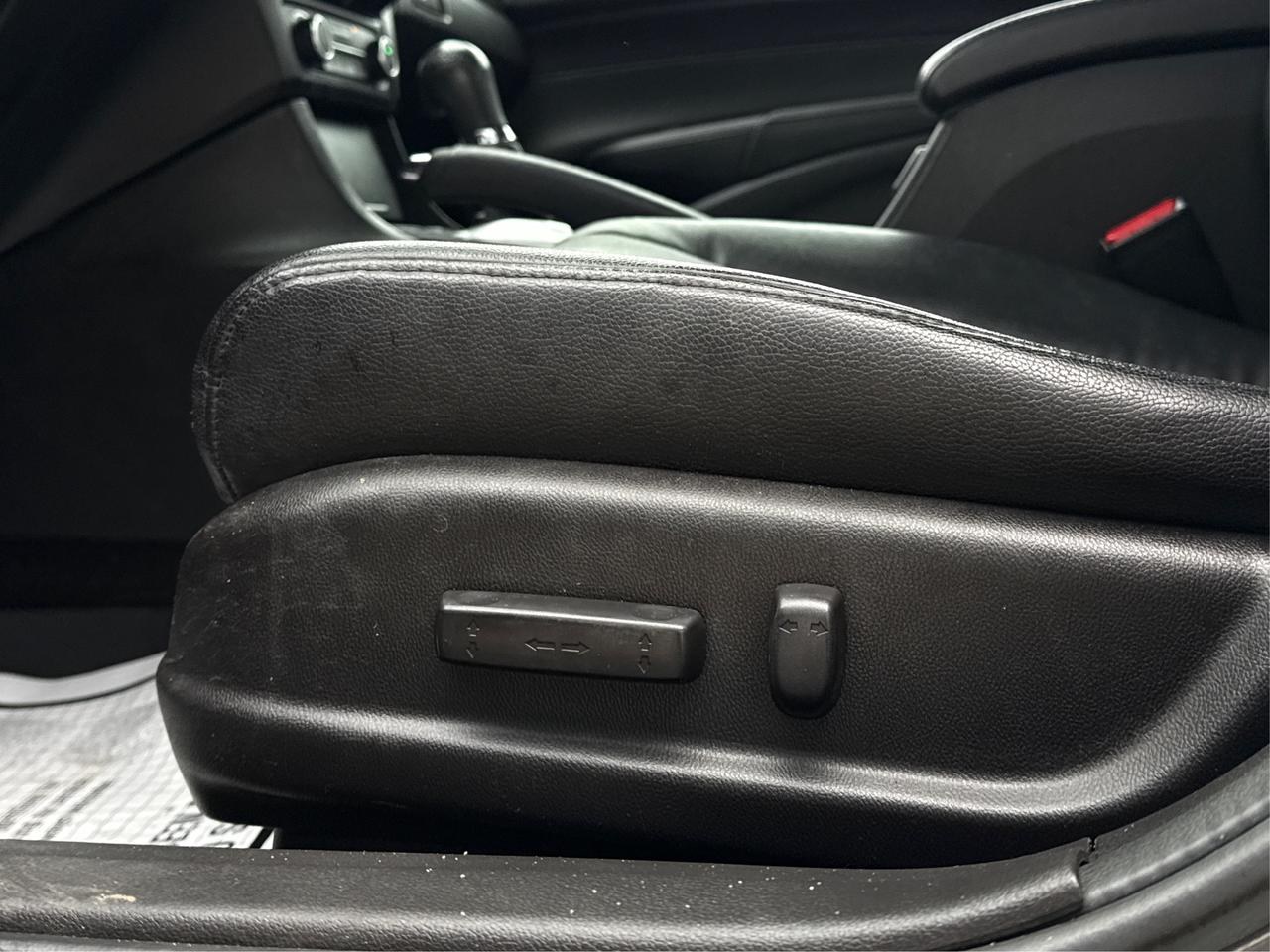 2018 Acura ILX LEATHER SUNROOF HEATED SEATS WE FINANCE ALL CREDIT Photo