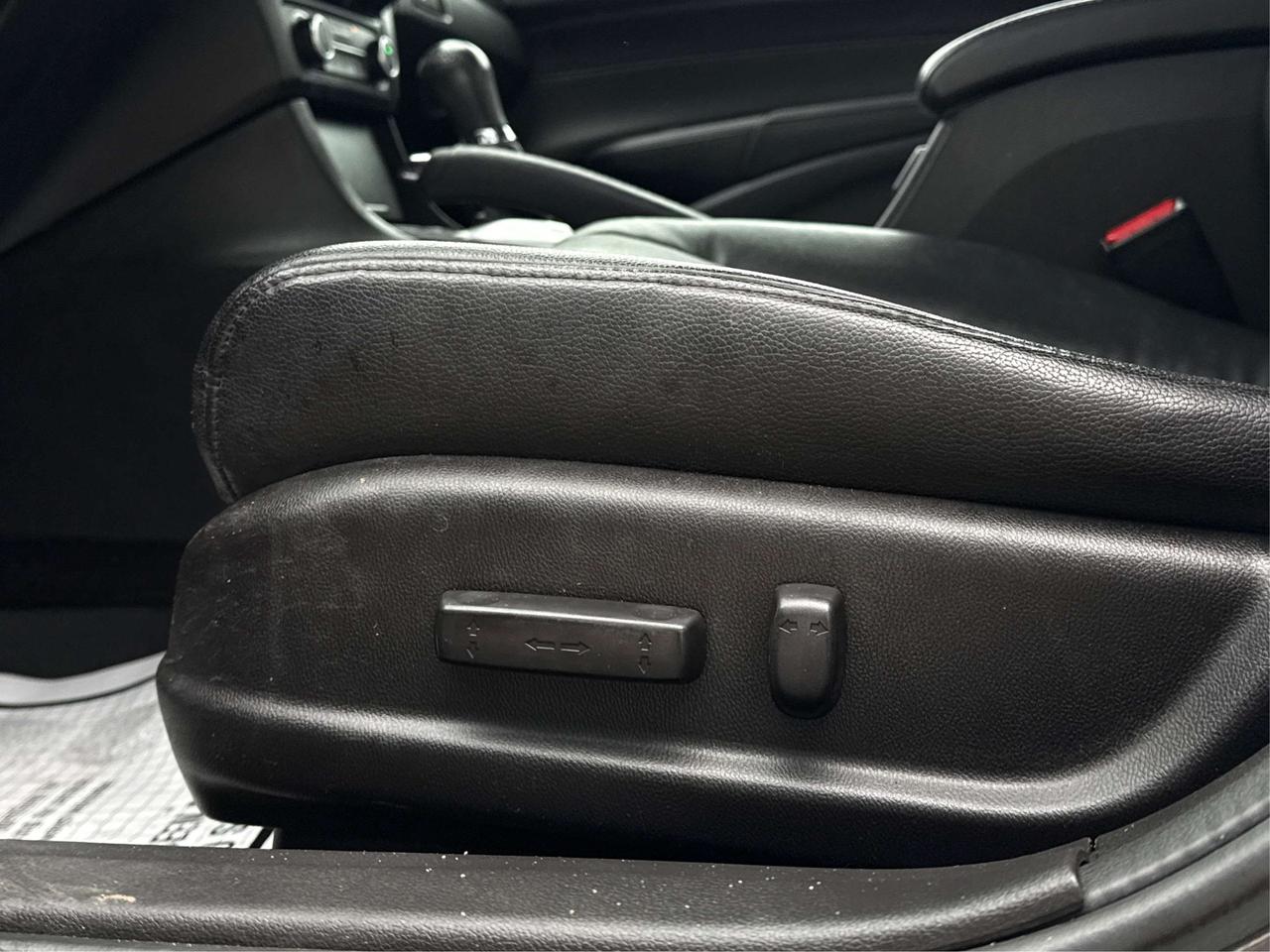 2018 Acura ILX CERTIFIED LEATHER SUNROOF NAV WE FINANCE ALL CRDT Photo