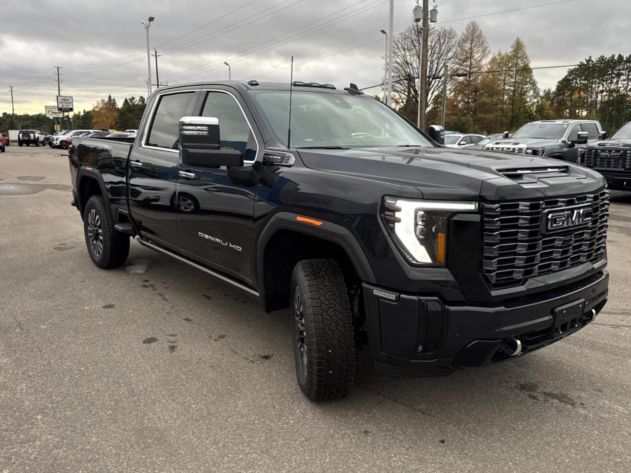 2025 GMC SIERRA 2500HD 4WD Crew Cab Standard Box Denali Ultimate Photo2