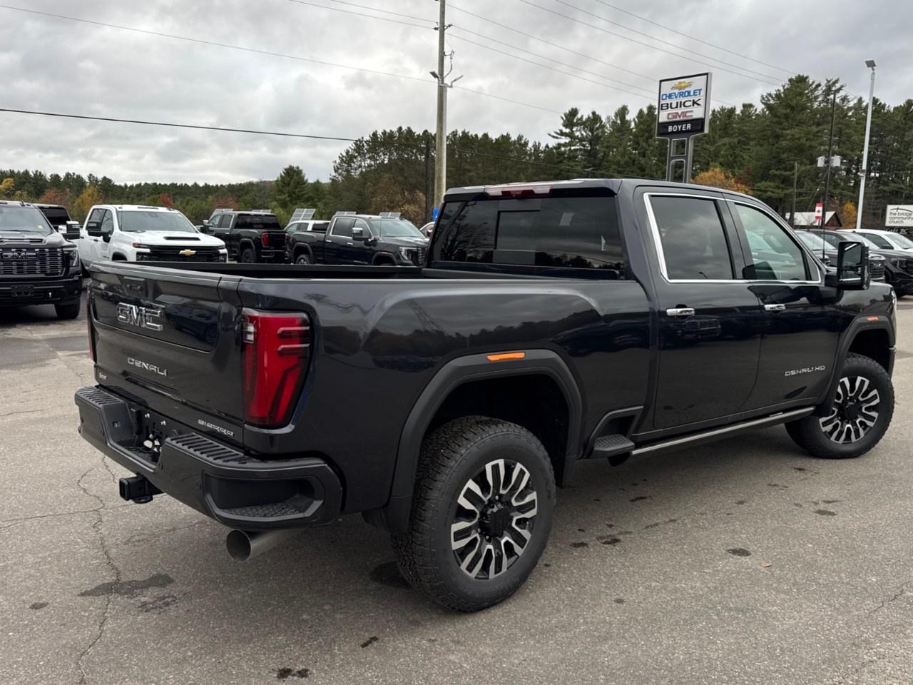 2025 GMC SIERRA 2500HD 4WD Crew Cab Standard Box Denali Ultimate Photo4