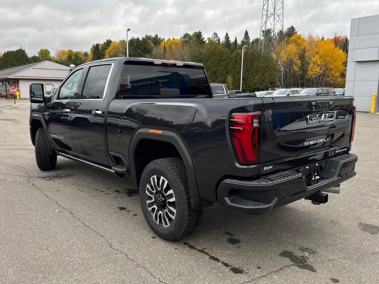 2025 GMC SIERRA 2500HD 4WD Crew Cab Standard Box Denali Ultimate Photo