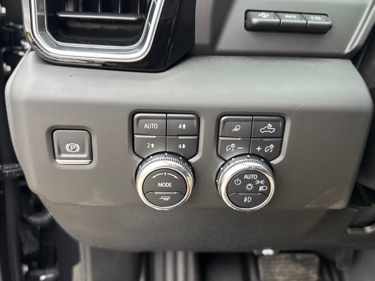 2025 GMC SIERRA 2500HD 4WD Crew Cab Standard Box Denali Ultimate Photo